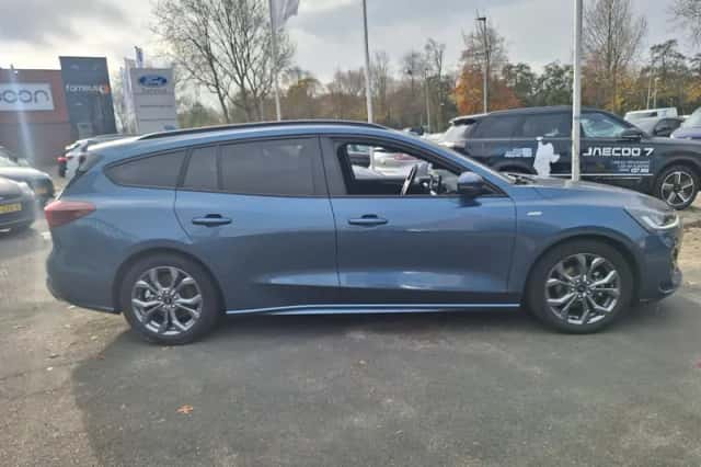 Ford Focus (2023) thumbnail 6