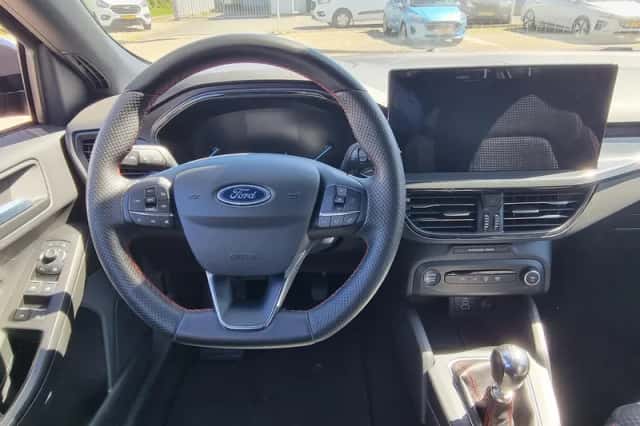 Ford Focus (2023) thumbnail 16