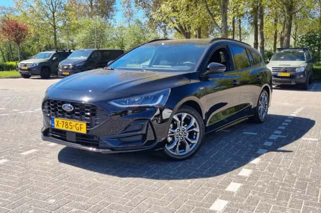 Ford Focus (2023) thumbnail 3