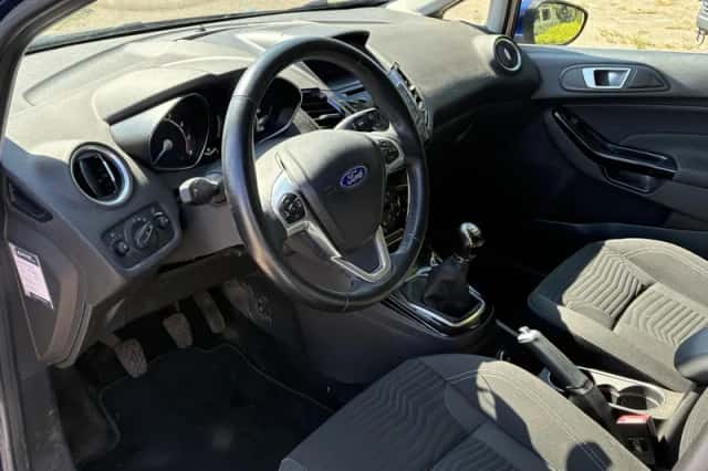 Ford Fiesta (2015) thumbnail 3