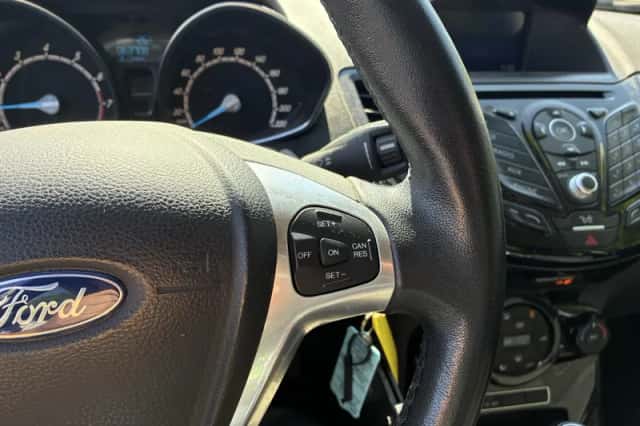 Ford Fiesta (2015) thumbnail 5