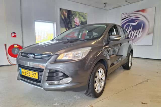 Ford Kuga (2015) thumbnail 2