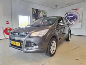 Ford Kuga (2015) thumbnail 2