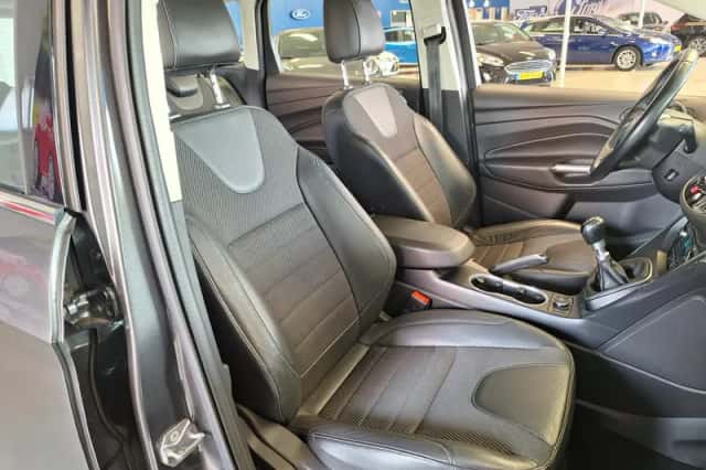 Ford Kuga (2015) thumbnail 16