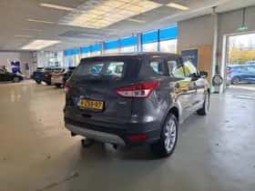 Ford Kuga (2015) thumbnail 3