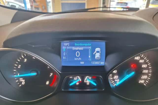 Ford Kuga (2015) thumbnail 23
