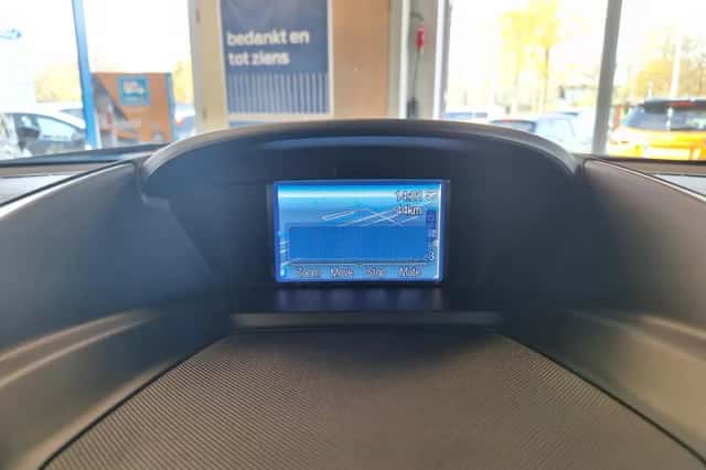 Ford Kuga (2015) thumbnail 24