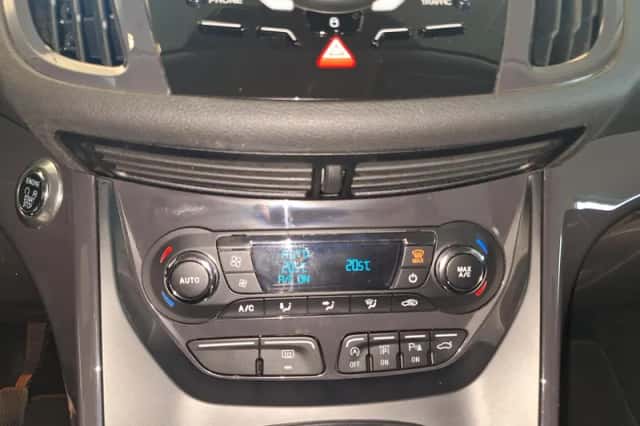 Ford Kuga (2015) thumbnail 26