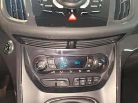 Ford Kuga (2015) thumbnail 26