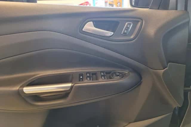 Ford Kuga (2015) thumbnail 29