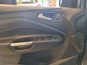 Ford Kuga (2015) thumbnail 29
