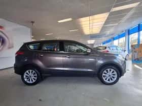 Ford Kuga (2015) thumbnail 4