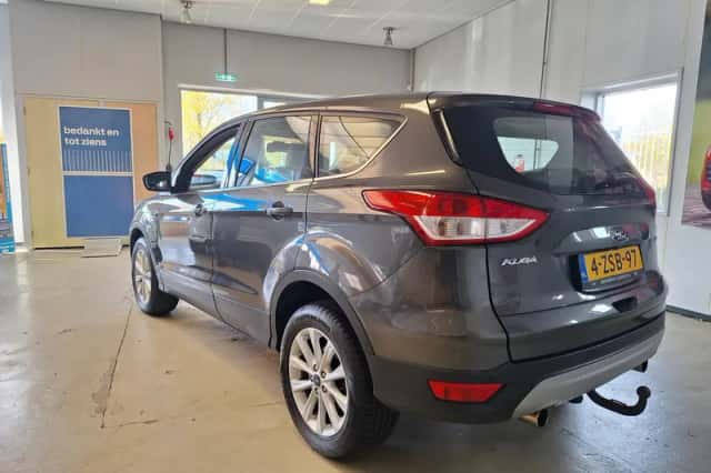 Ford Kuga (2015) thumbnail 5