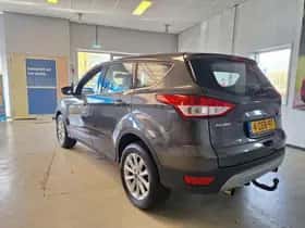 Ford Kuga (2015) thumbnail 5
