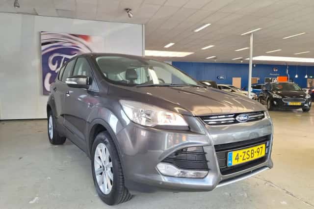 Ford Kuga (2015) thumbnail 6