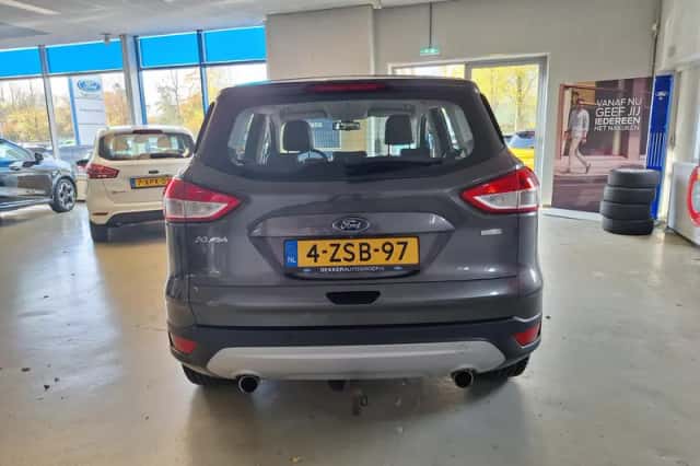 Ford Kuga (2015) thumbnail 8