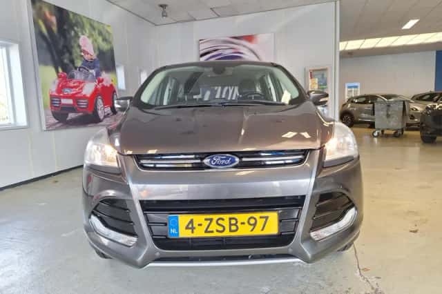 Ford Kuga (2015) thumbnail 9