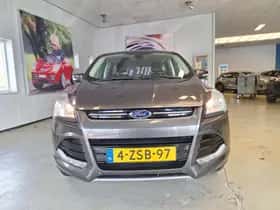 Ford Kuga (2015) thumbnail 9