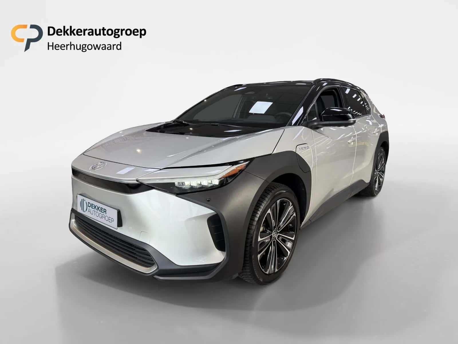 Toyota bZ4X (2022) — foto 1