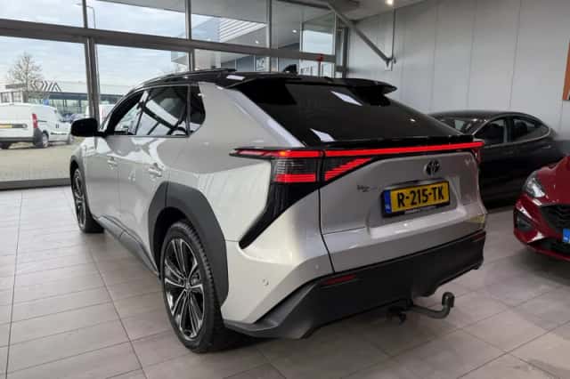 Toyota bZ4X (2022) thumbnail 6