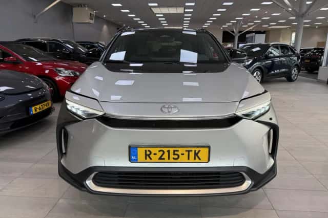 Toyota bZ4X (2022) thumbnail 8