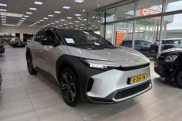 Toyota bZ4X (2022) thumbnail 9