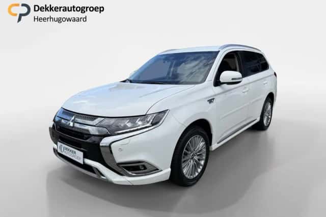 Mitsubishi Outlander (2021) thumbnail 1