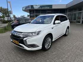 Mitsubishi Outlander (2021) thumbnail 2