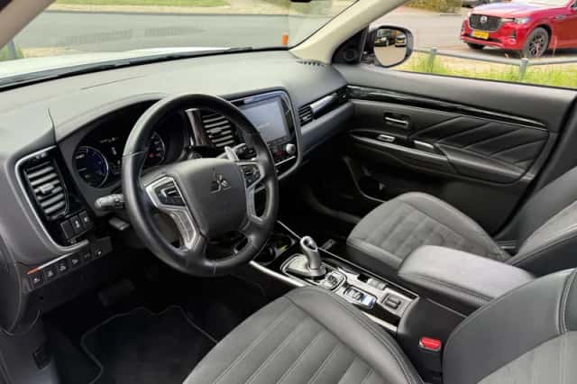 Mitsubishi Outlander (2021) thumbnail 11