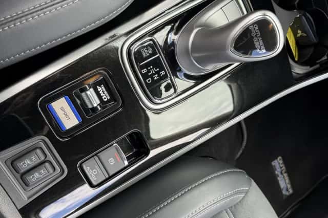 Mitsubishi Outlander (2021) thumbnail 13