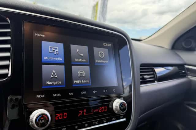 Mitsubishi Outlander (2021) thumbnail 14