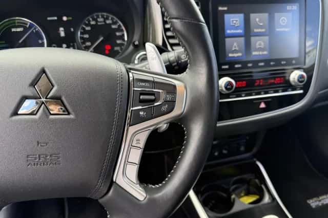 Mitsubishi Outlander (2021) thumbnail 16