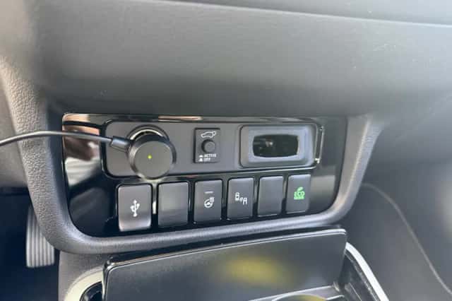 Mitsubishi Outlander (2021) thumbnail 17