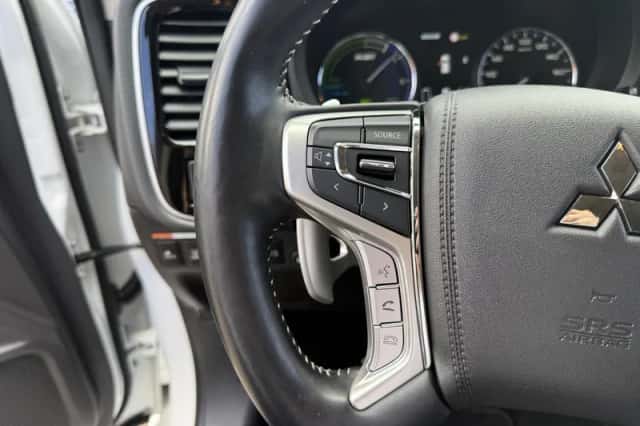 Mitsubishi Outlander (2021) thumbnail 18