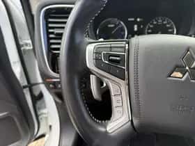 Mitsubishi Outlander (2021) thumbnail 18