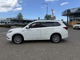 Mitsubishi Outlander (2021) thumbnail 3