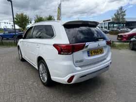 Mitsubishi Outlander (2021) thumbnail 4