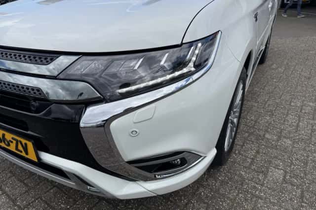Mitsubishi Outlander (2021) thumbnail 7