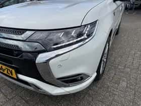 Mitsubishi Outlander (2021) thumbnail 7