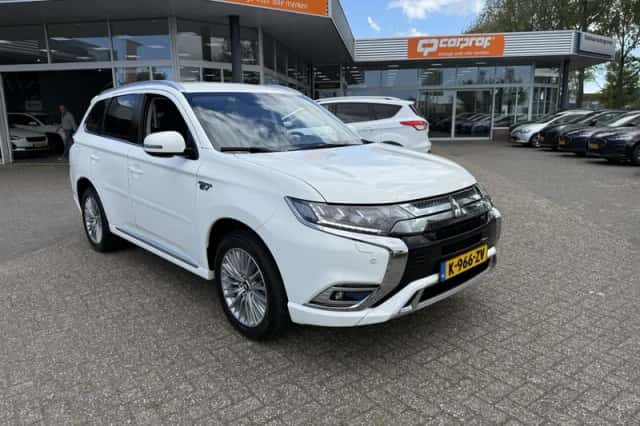 Mitsubishi Outlander (2021) thumbnail 8