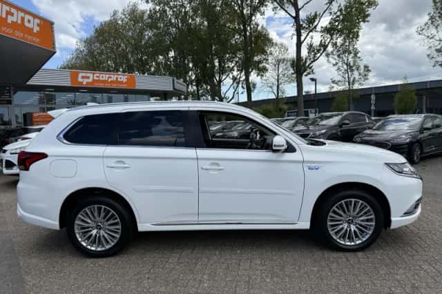 Mitsubishi Outlander (2021) thumbnail 9