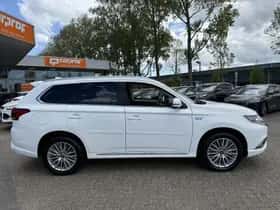 Mitsubishi Outlander (2021) thumbnail 9