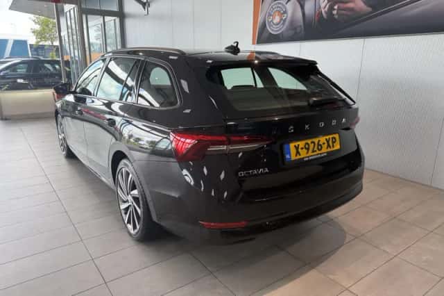 Škoda Octavia (2021) thumbnail 4