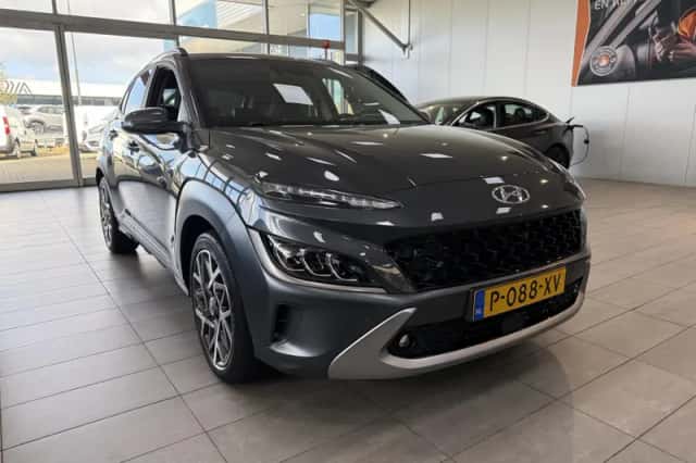Hyundai Kona (2022) thumbnail 4
