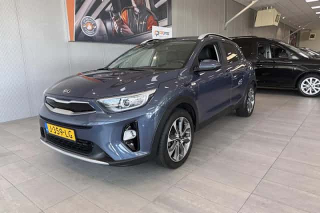 Kia Stonic (2020) thumbnail 2