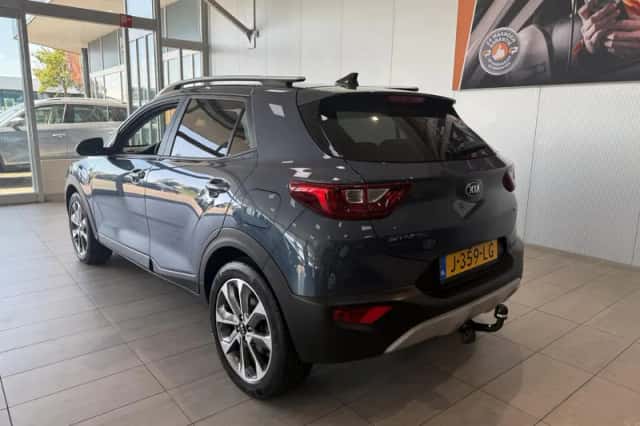 Kia Stonic (2020) thumbnail 4