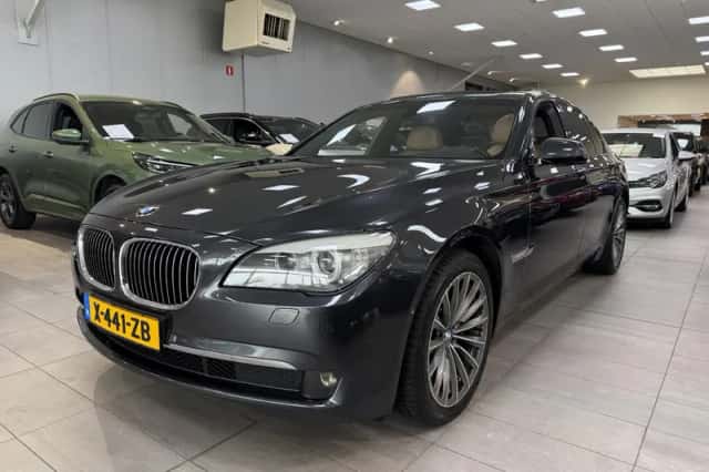 BMW 7-Serie (2009) thumbnail 2