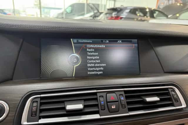 BMW 7-Serie (2009) thumbnail 17