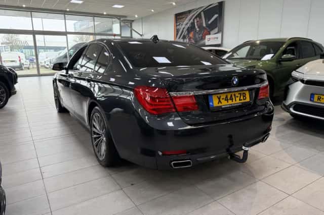 BMW 7-Serie (2009) thumbnail 3