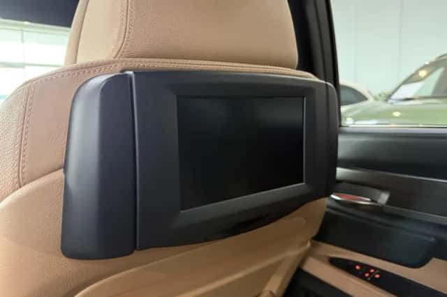 BMW 7-Serie (2009) thumbnail 27